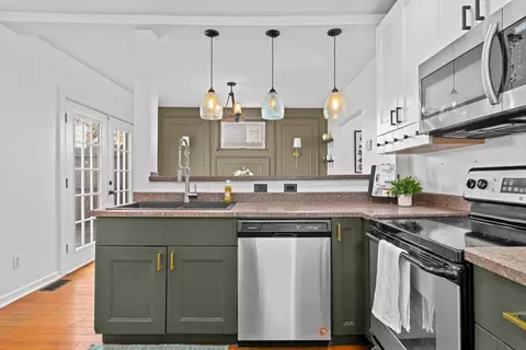 Kitchen - 532 E Moler St, Columbus, OH 43207 photo 3 of 5