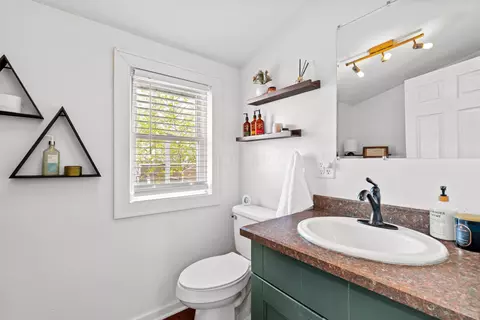 Bath - 532 E Moler St, Columbus, OH 43207 photo 2 of 5