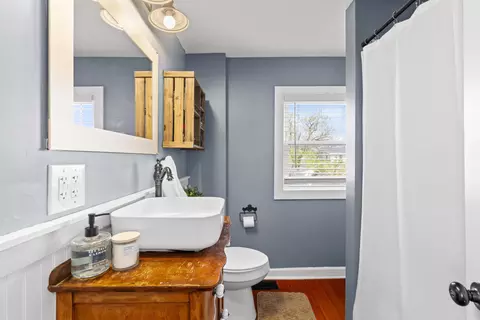 Bath - 532 E Moler St, Columbus, OH 43207 photo 3 of 5