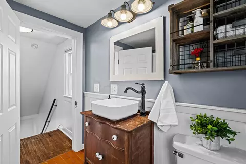 Bath - 532 E Moler St, Columbus, OH 43207 photo 4 of 5