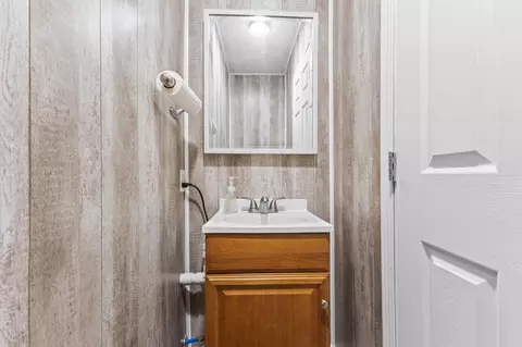 Bath - 19404 High St, Adelphi, OH 43101 photo 3 of 3