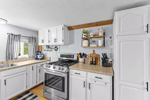 Kitchen - 19404 High St, Adelphi, OH 43101 photo 2 of 2