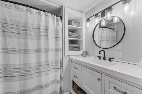 Bath - 19404 High St, Adelphi, OH 43101 photo 1 of 3