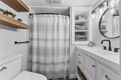 Bath - 19404 High St, Adelphi, OH 43101 photo 2 of 3