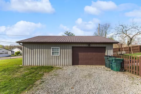 Exterior - 19404 High St, Adelphi, OH 43101 photo 8 of 10