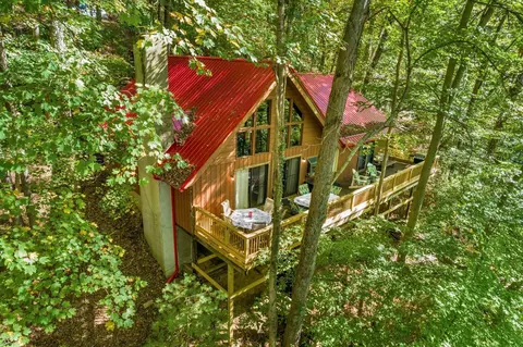 721 Natchez Ln, Sugar Grove, OH 43155