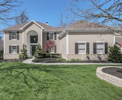 2935 Laura Pl, Lewis Center, OH 43035