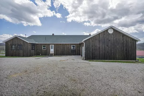18513 Hobbler Ln, Lore City, OH 43755