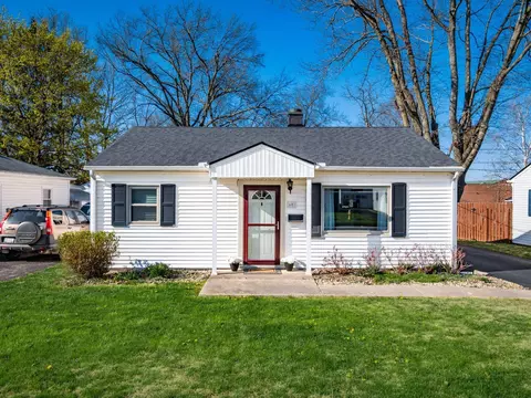 60 Orchard Hts, Delaware, OH 43015