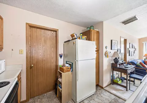 Kitchen - 3972 Covington Dr, Springfield, OH 45503 photo 1 of 6