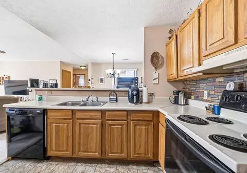 Kitchen - 3972 Covington Dr, Springfield, OH 45503 photo 6 of 6