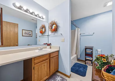 Bath - 3972 Covington Dr, Springfield, OH 45503 photo 5 of 5