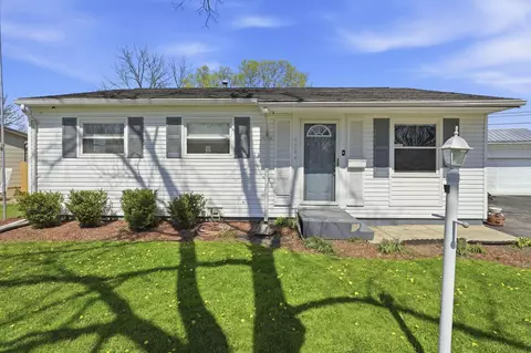 5584 Newport Ct, Columbus, OH 43232