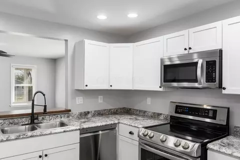 Kitchen - 158 Hayward St, Circleville, OH 43113 photo 2 of 2