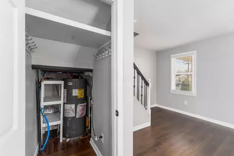 Entry Way - 158 Hayward St, Circleville, OH 43113 photo 6 of 6