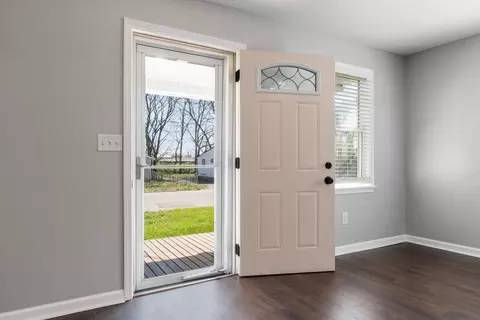Entry Way - 158 Hayward St, Circleville, OH 43113 photo 1 of 6