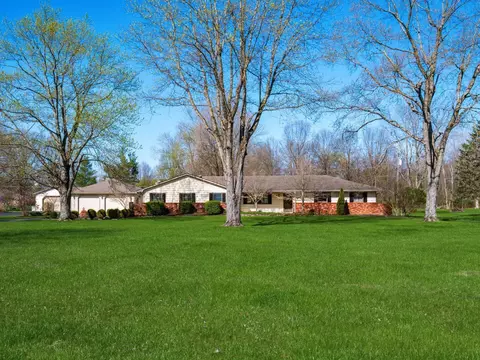 1975 Surrey Rd, Blacklick, OH 43004