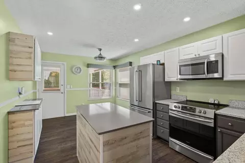 Kitchen - 1120 Devlin Ct, Columbus, OH 43228 photo 1 of 3