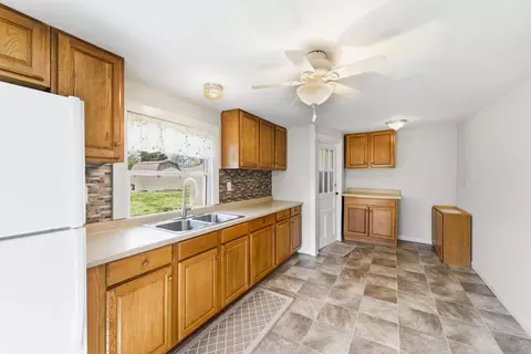 Kitchen - 2113 Smeltzer Rd, Marion, OH 43302 photo 1 of 3