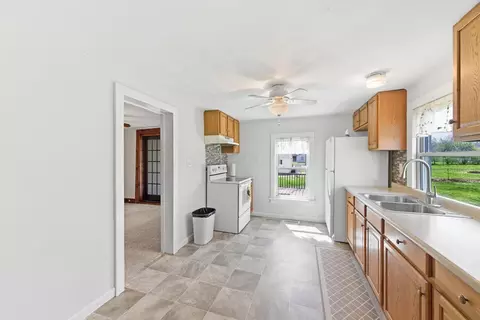 Kitchen - 2113 Smeltzer Rd, Marion, OH 43302 photo 3 of 3