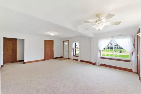 Living - 2113 Smeltzer Rd, Marion, OH 43302 photo 3 of 6