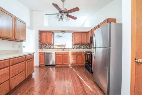 Kitchen - 1034 Crossbrook Blvd, Galloway, OH 43119 photo 3 of 4