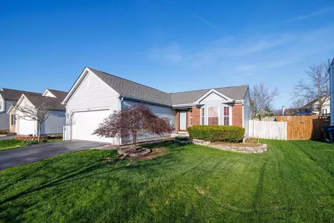 Exterior - 1034 Crossbrook Blvd, Galloway, OH 43119 photo 1 of 8