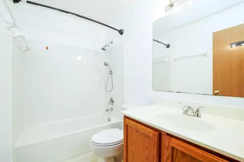 Bath - 1034 Crossbrook Blvd, Galloway, OH 43119 photo 1 of 1