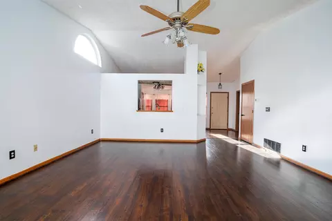 Living - 1034 Crossbrook Blvd, Galloway, OH 43119 photo 3 of 3