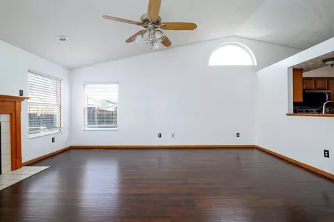 Living - 1034 Crossbrook Blvd, Galloway, OH 43119 photo 2 of 3