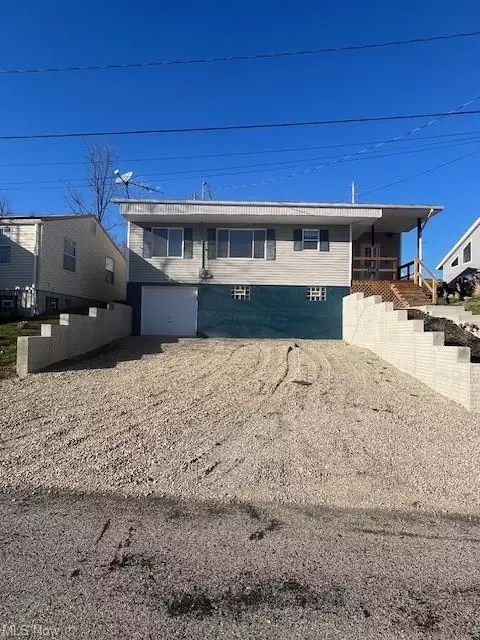 23458 Hideaway Dr, Senecaville, OH 43780