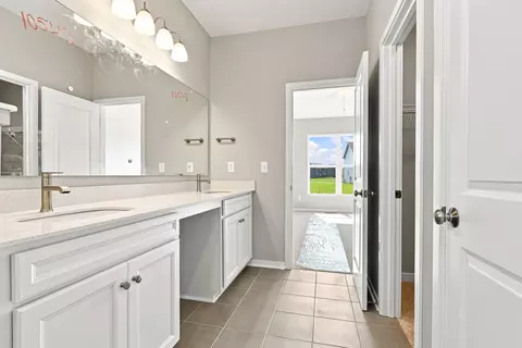 Bath - 1593 Kenneth Dr, Delaware, OH 43015 photo 5 of 6
