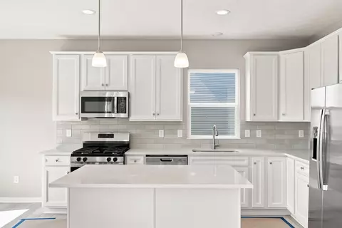 Kitchen - 1593 Kenneth Dr, Delaware, OH 43015 photo 2 of 4