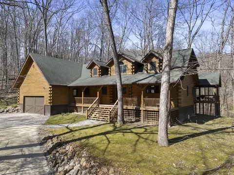 554 Kusa Ln, Sugar Grove, OH 43155