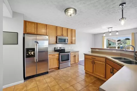 Kitchen - 6101 Jolliff St, Galloway, OH 43119 photo 2 of 4