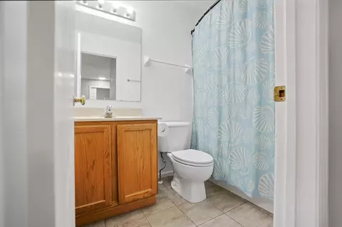 Bath - 6101 Jolliff St, Galloway, OH 43119 photo 4 of 5