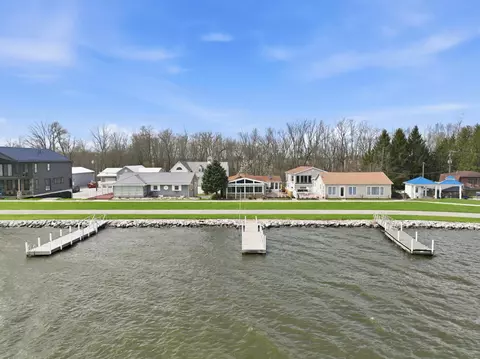 13482 W Bank Dr NE, Millersport, OH 43046