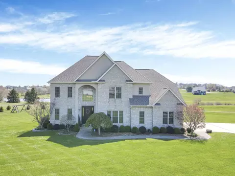 8547 Heather Lake Dr NW, Canal Winchester, OH 43110