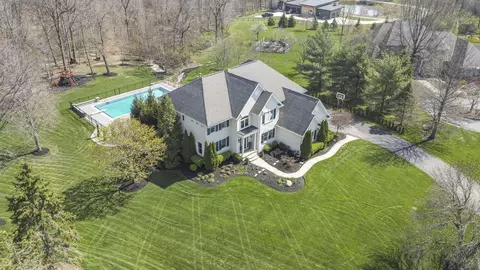 2478 Deseret Dr, Powell, OH 43065