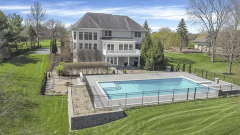 2478 Deseret Dr, Powell, OH 43065