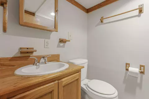 Bath - 1219 E Locust St, Lancaster, OH 43130 photo 4 of 5