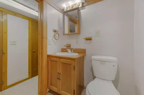 Bath - 1219 E Locust St, Lancaster, OH 43130 photo 5 of 5