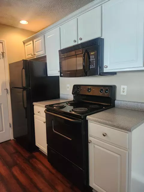 5423 Garden Rdg, Columbus, OH 43228