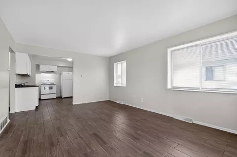Living - 967 Ruby Ave, Columbus, OH 43227 photo 2 of 4