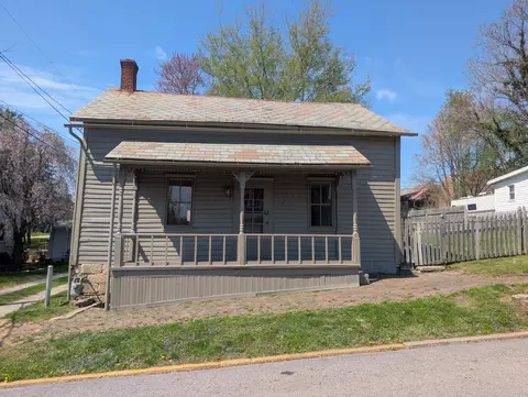 114 W Sheridan Ave, Somerset, OH 43783