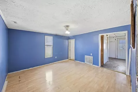 Living - 612 E George St, Marion, OH 43302 photo 2 of 2