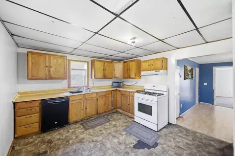 Kitchen - 612 E George St, Marion, OH 43302 photo 3 of 3