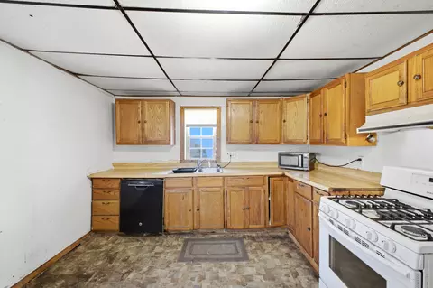 Kitchen - 612 E George St, Marion, OH 43302 photo 2 of 3
