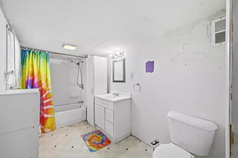 Bath - 612 E George St, Marion, OH 43302 photo 1 of 1