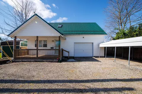 Exterior - 581 E Main St, Circleville, OH 43113 photo 3 of 5